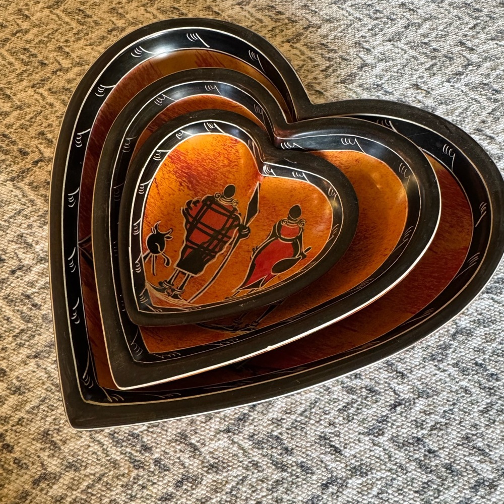 NWOT Heart Shaped 3 set decor bowls